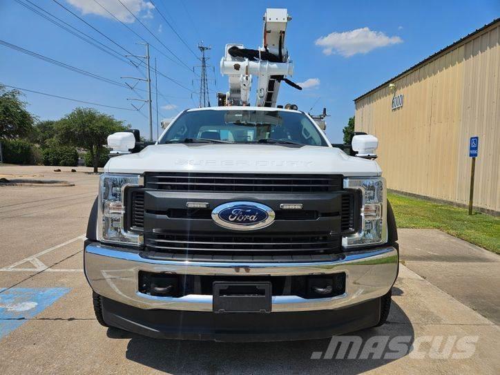 Ford F-550 Truck mounted platforms