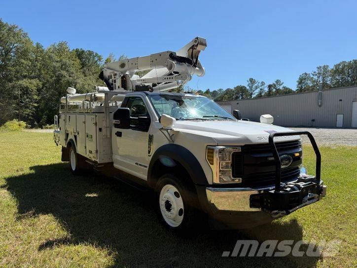 Ford F-550 Truck mounted platforms