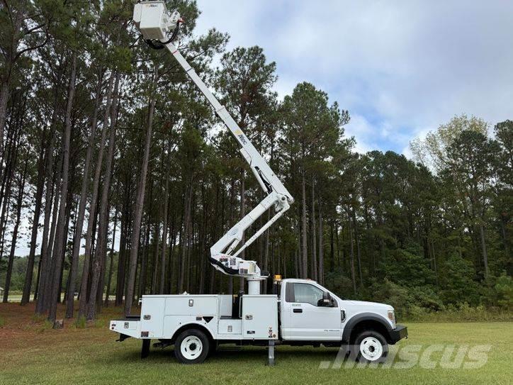Ford F-550 Truck mounted platforms