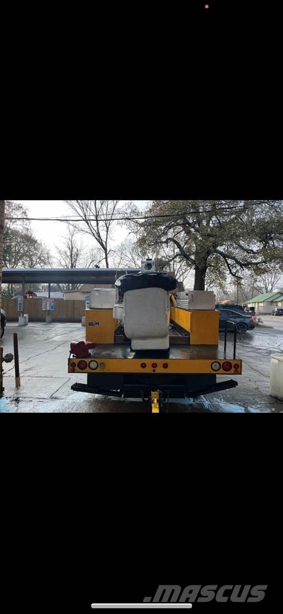 Ford F-550 Truck mounted platforms