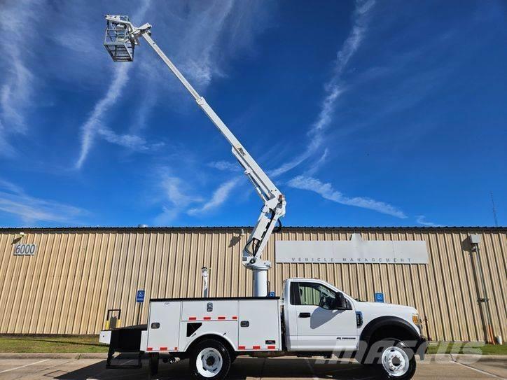 Ford F-550 Truck mounted platforms