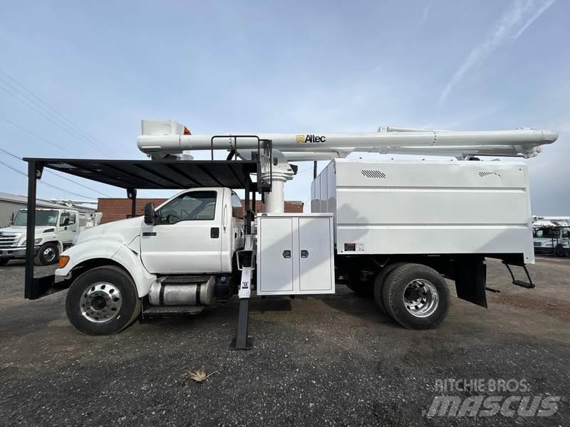 Ford F-750 Truck mounted platforms