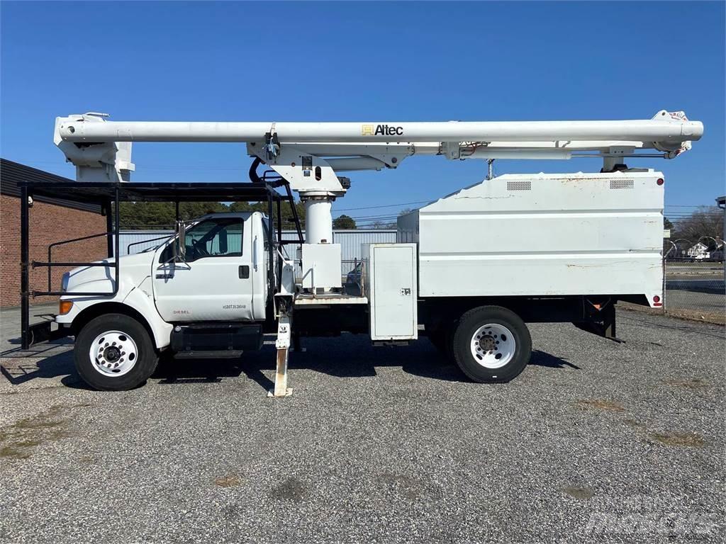 Ford F-750 Truck mounted platforms