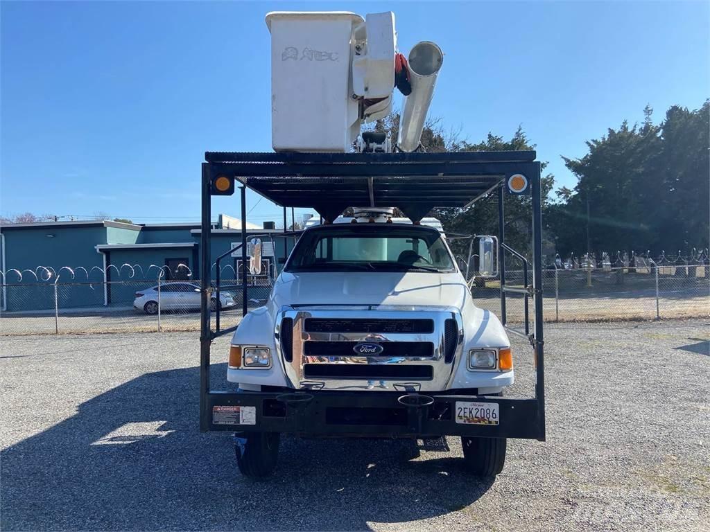 Ford F-750 Truck mounted platforms