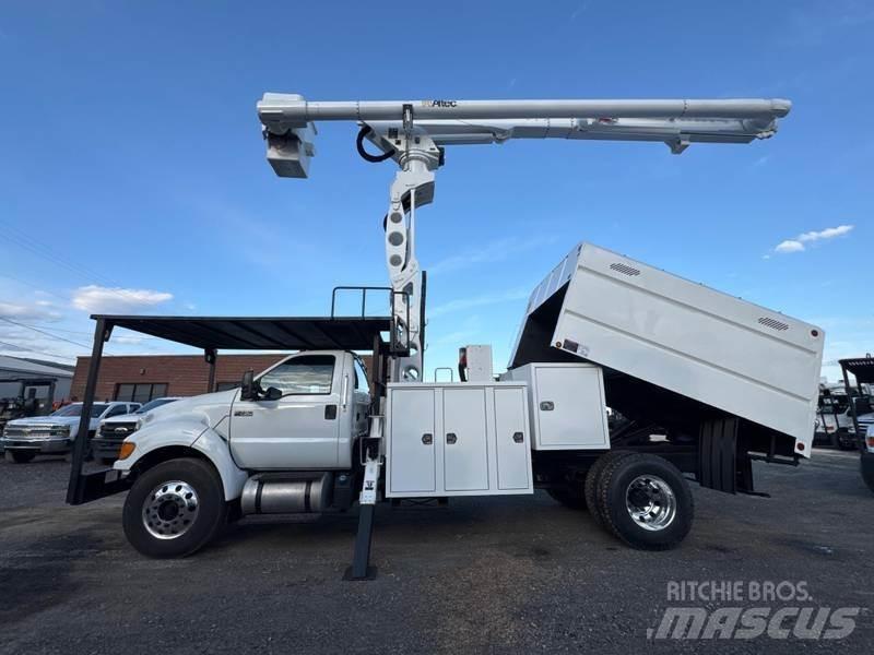Ford F-750 Truck mounted platforms