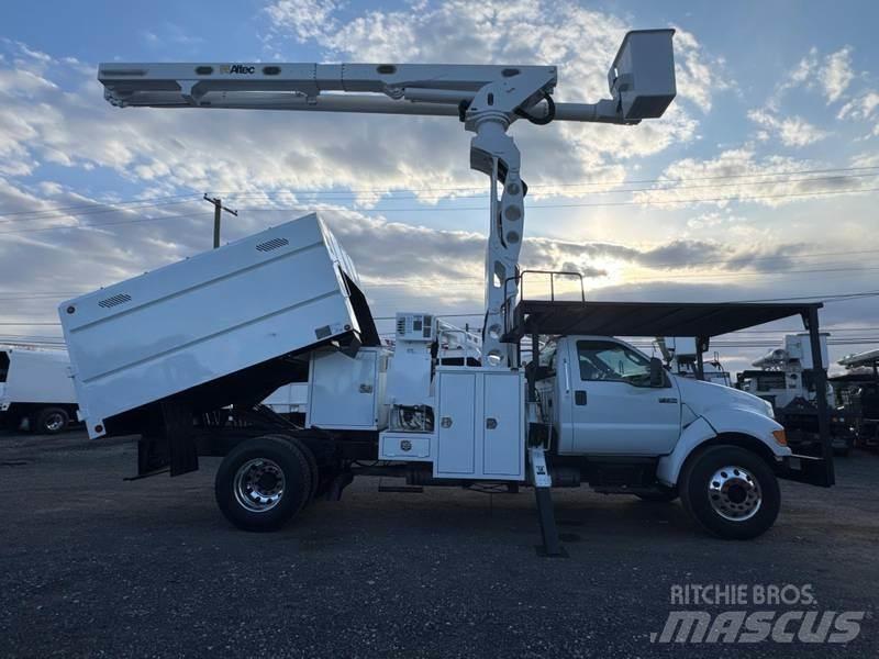 Ford F-750 Truck mounted platforms
