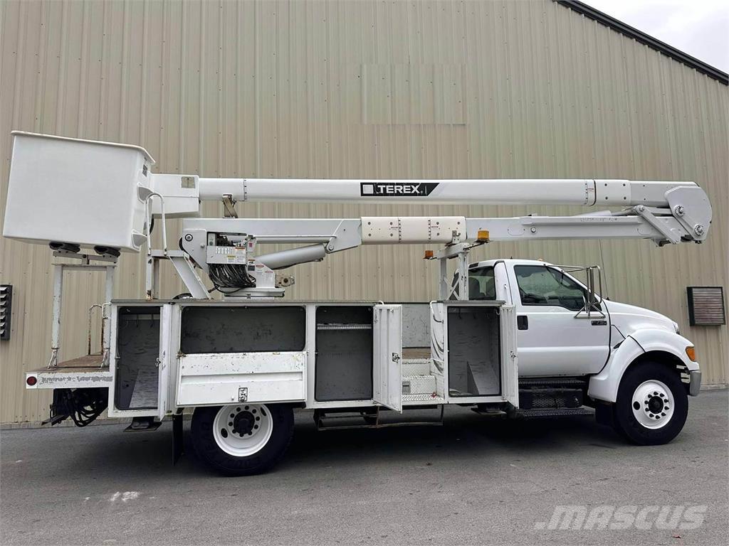 Ford F-750 Truck mounted platforms