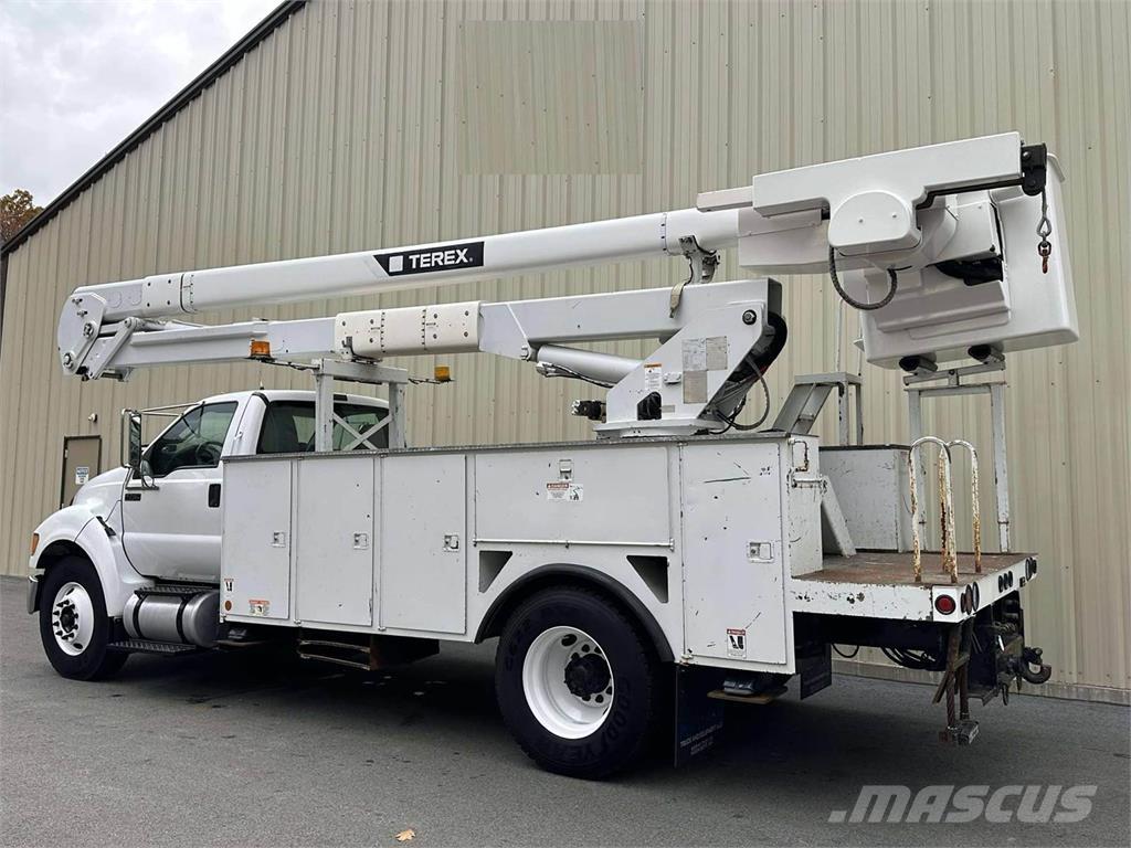 Ford F-750 Truck mounted platforms