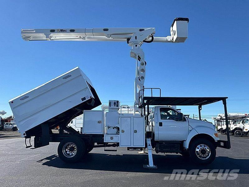 Ford F-750 Truck mounted platforms