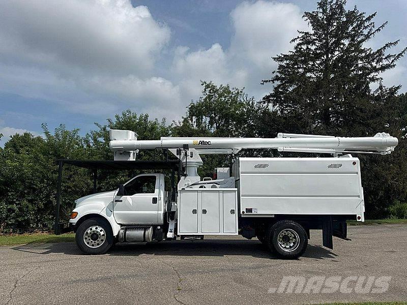 Ford F-750 Truck mounted platforms