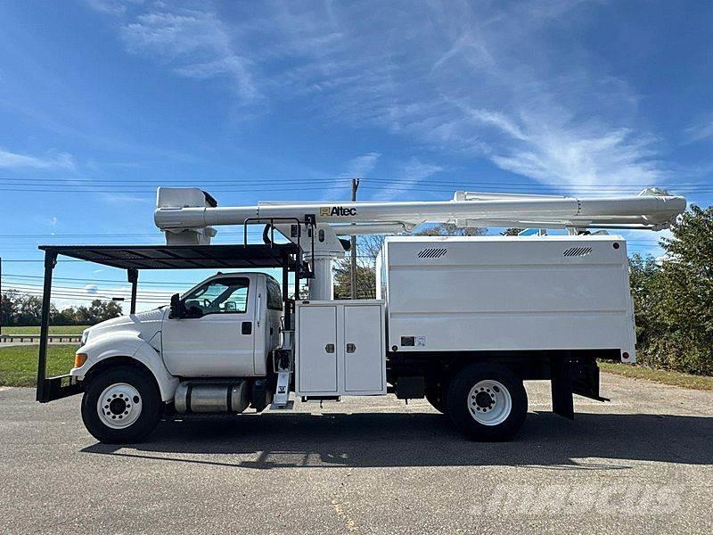 Ford F-750 Truck mounted platforms