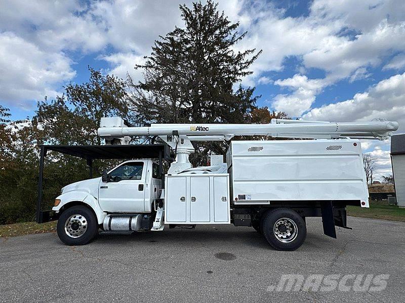 Ford F-750 Truck mounted platforms