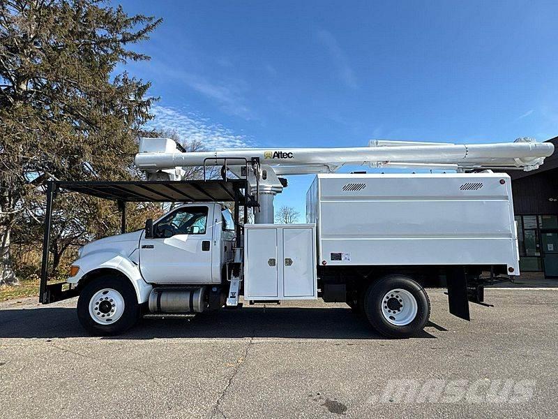 Ford F-750 Truck mounted platforms