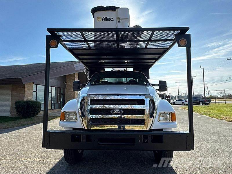 Ford F-750 Truck mounted platforms