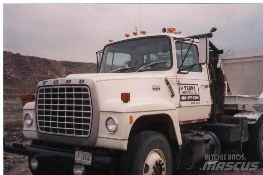 Ford LT9000 Beavertail Flatbed / winch trucks