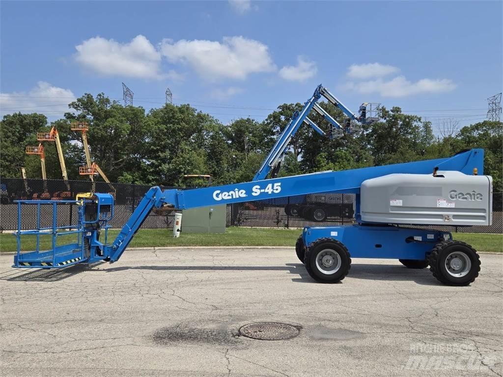 Genie S-45 Telescopic boom lifts