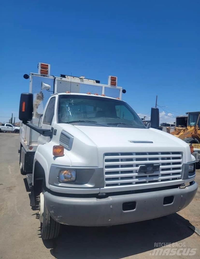 GMC 5500 Truck mounted cranes