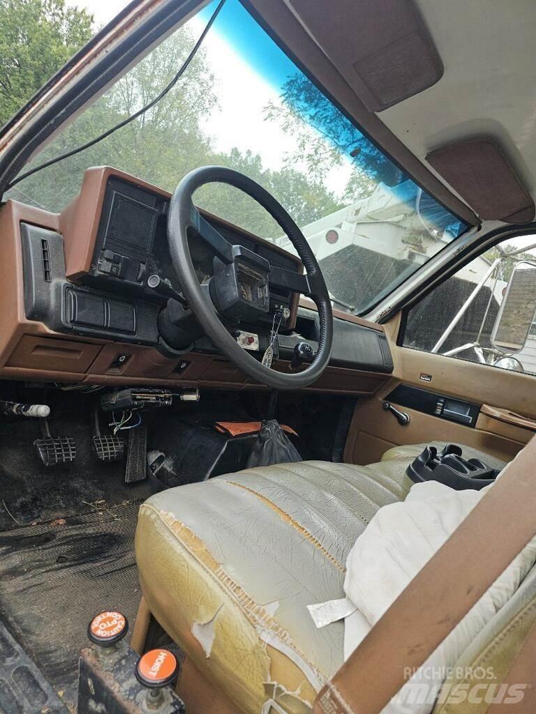 GMC C6000 Wood chip trucks