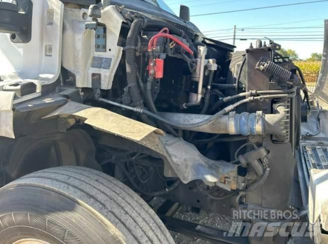 GMC C7500 Truck mounted platforms