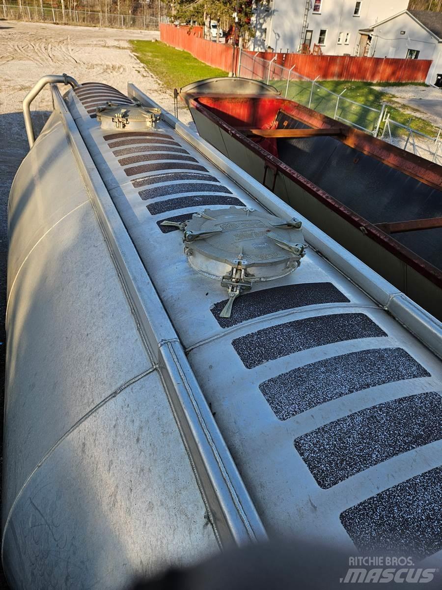 Heil  Tanker trailers