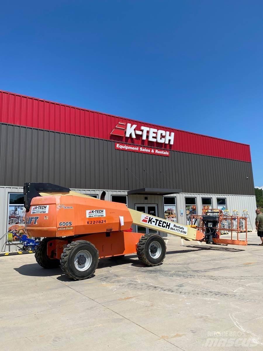 JLG 600S Telescopic boom lifts