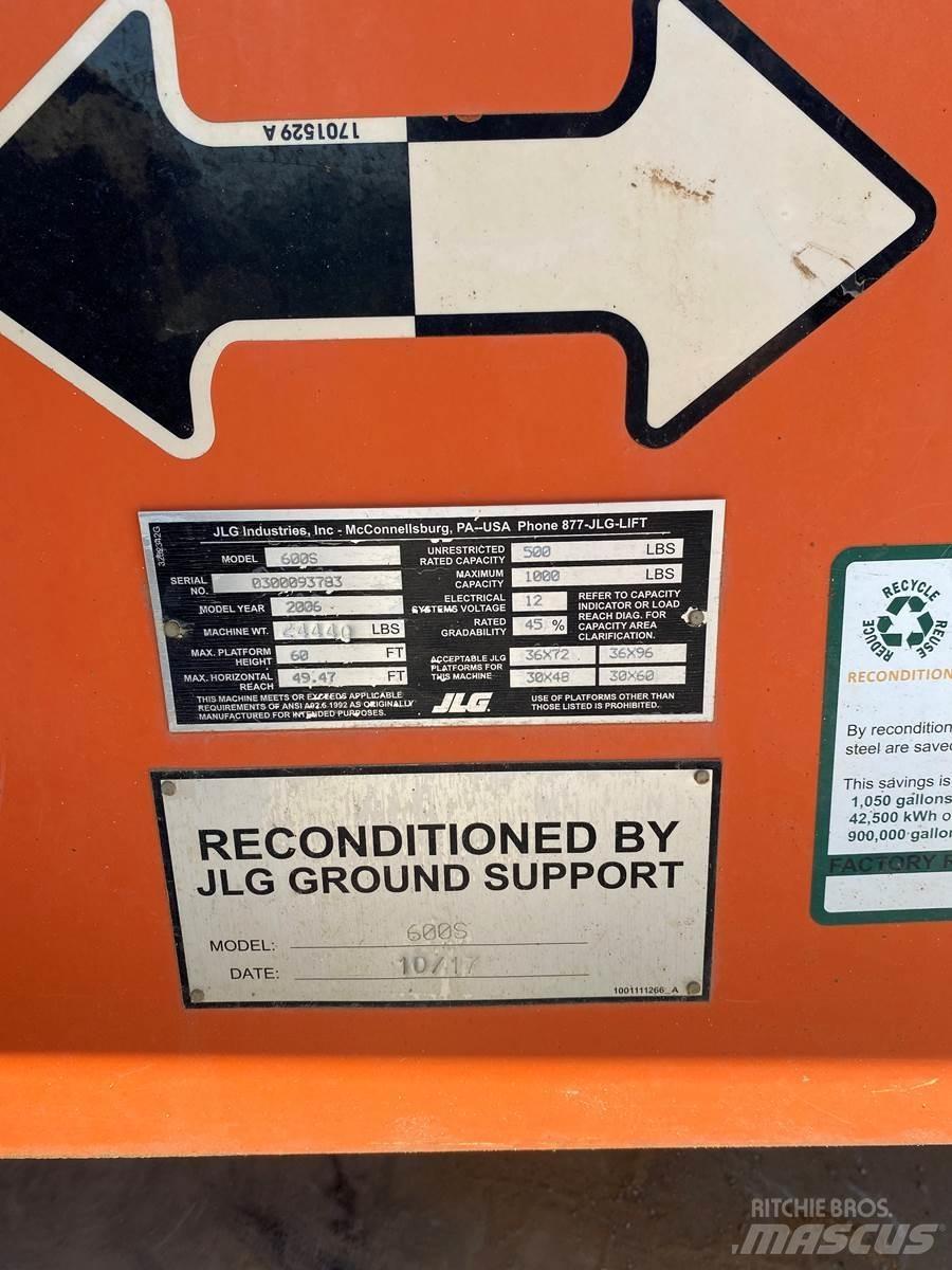 JLG 600S Telescopic boom lifts