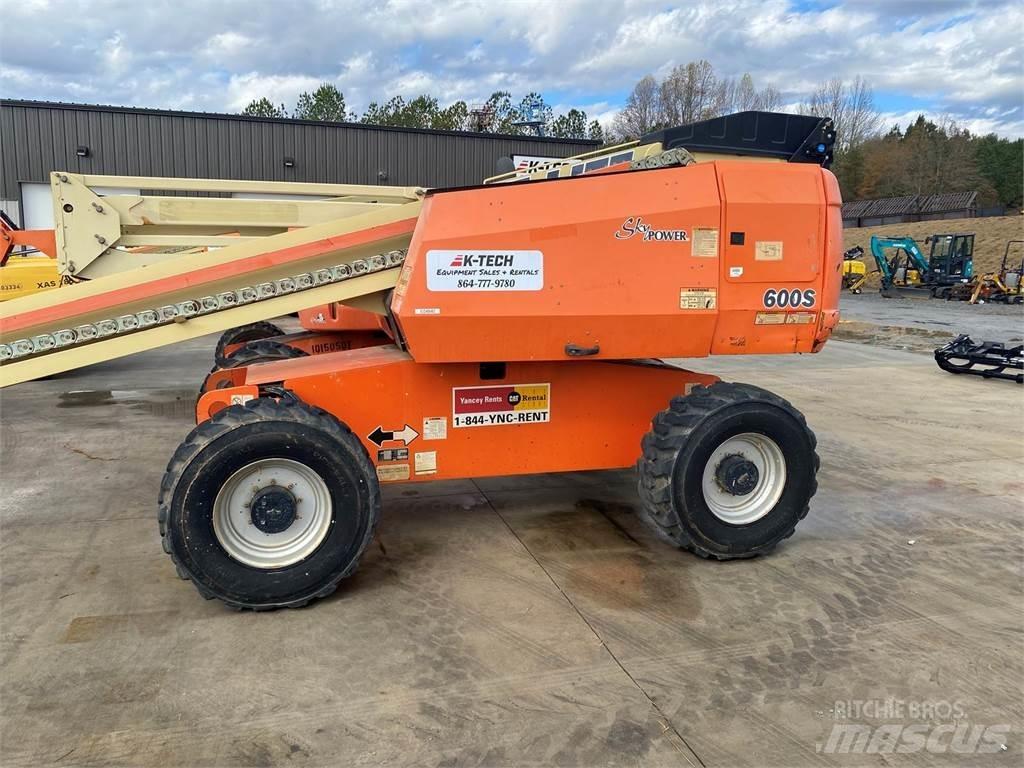 JLG 600S Telescopic boom lifts