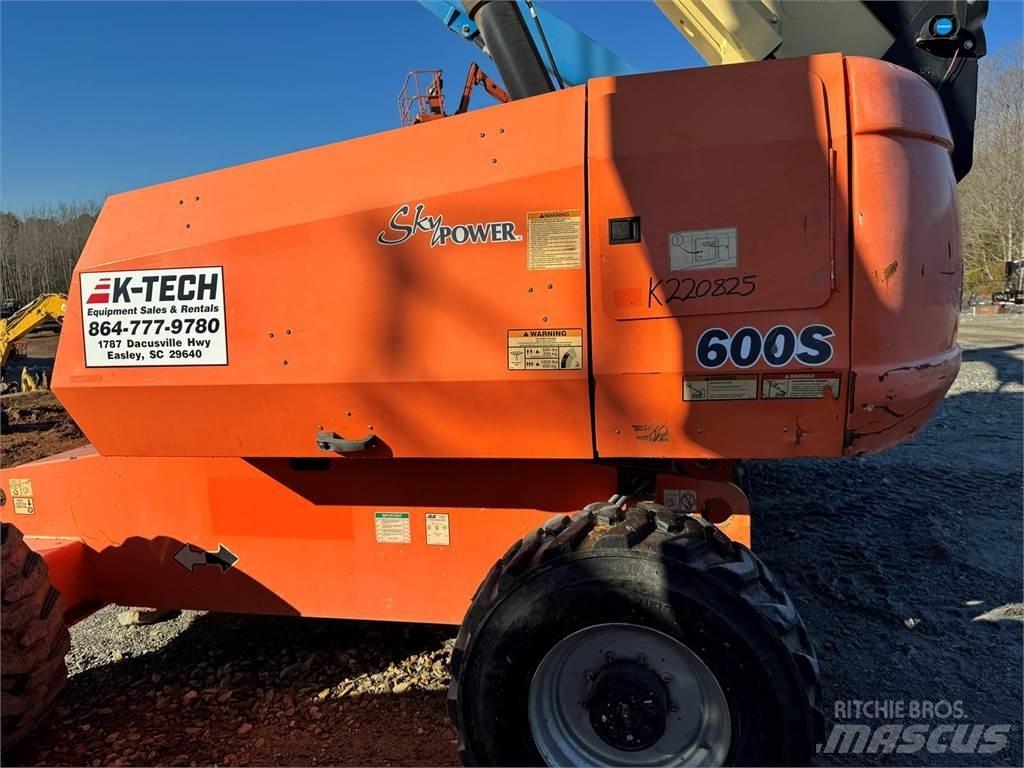 JLG 600S Telescopic boom lifts
