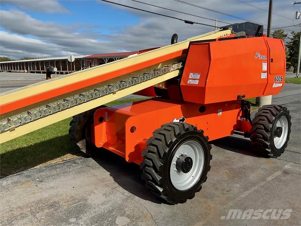 JLG 600S Telescopic boom lifts