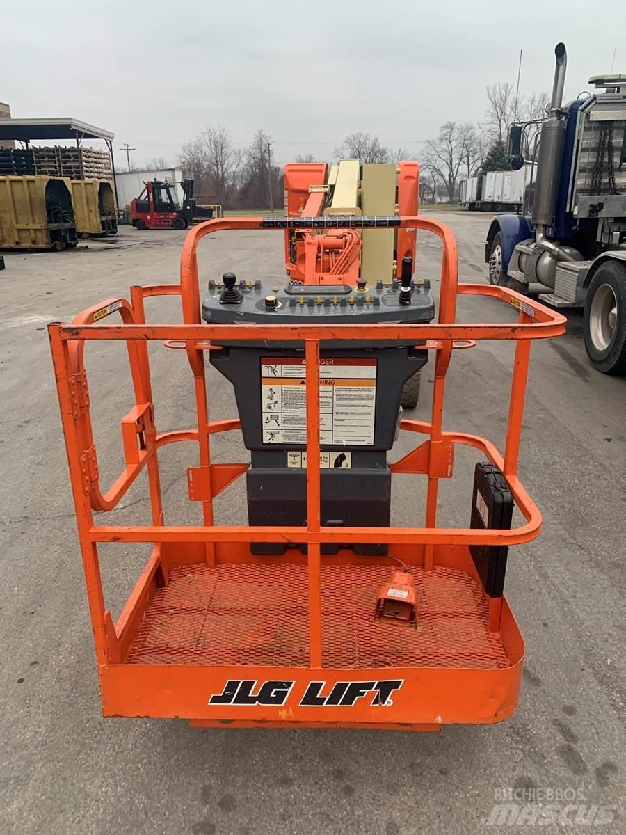 JLG E300AJ Used Personnel lifts and access elevators