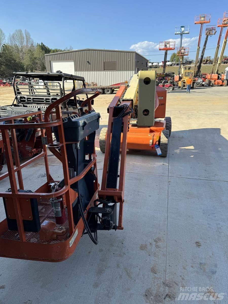 JLG E450AJ Articulated boom lifts