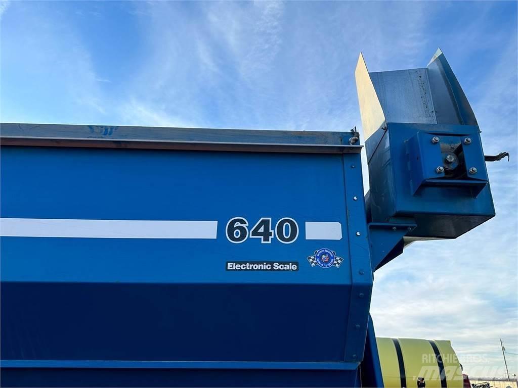 Kinze 640 Grain / Silage Trailers