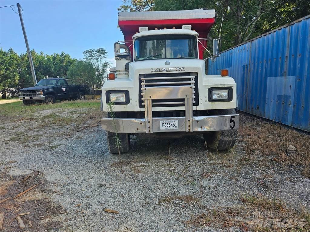 Mack 600RD Tipper trucks
