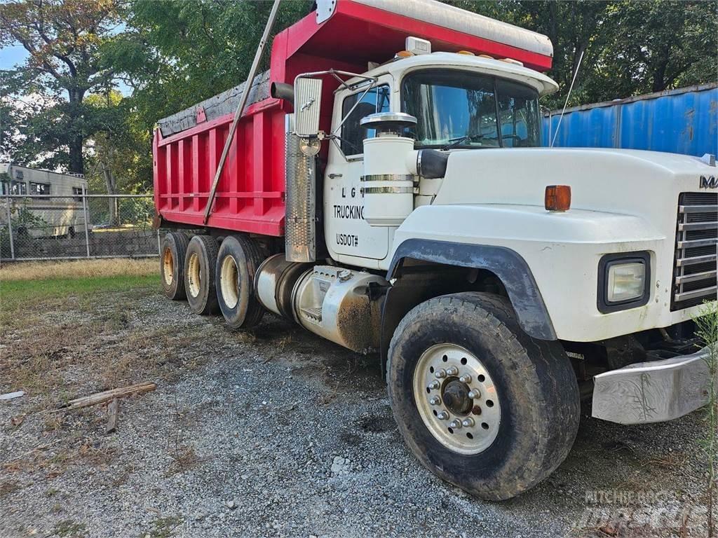 Mack 600RD Tipper trucks