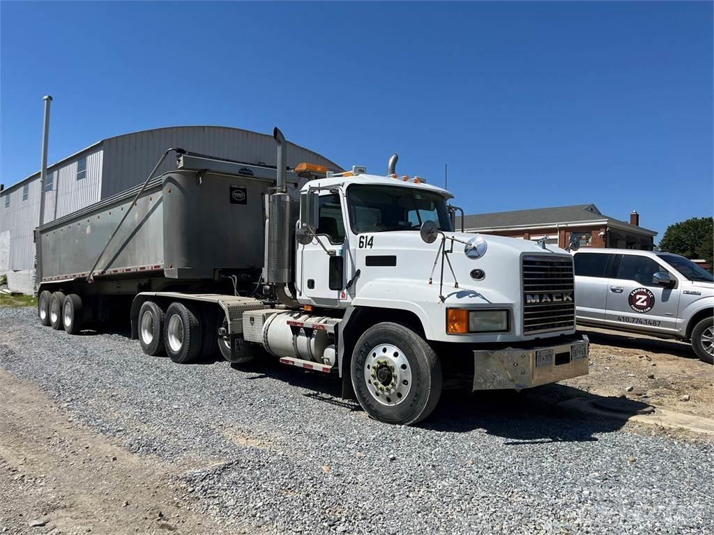 Mack CL733 Other trucks