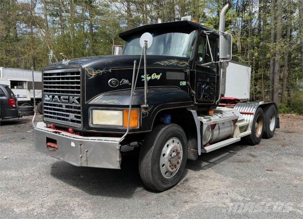 Mack CL733 Prime Movers