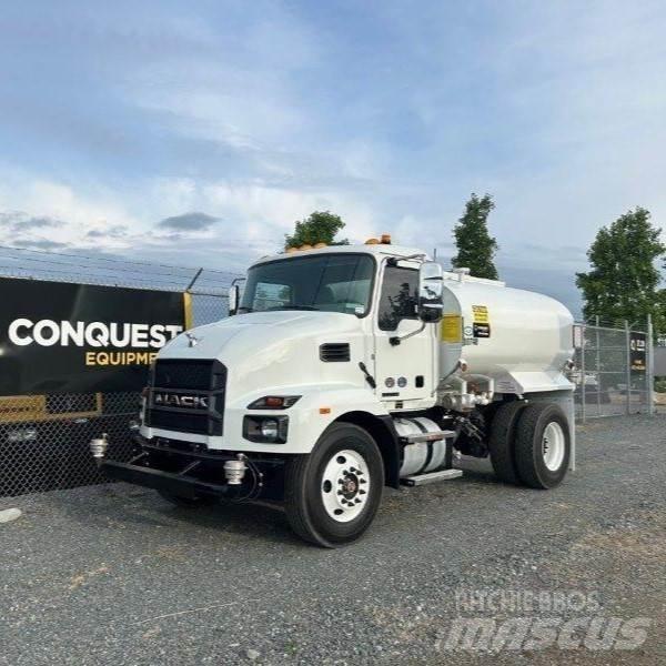 Mack MD642 Tanker trucks