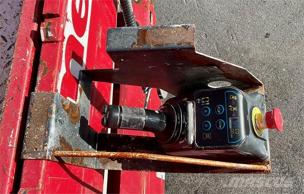 MEC 1930SE Scissor lifts