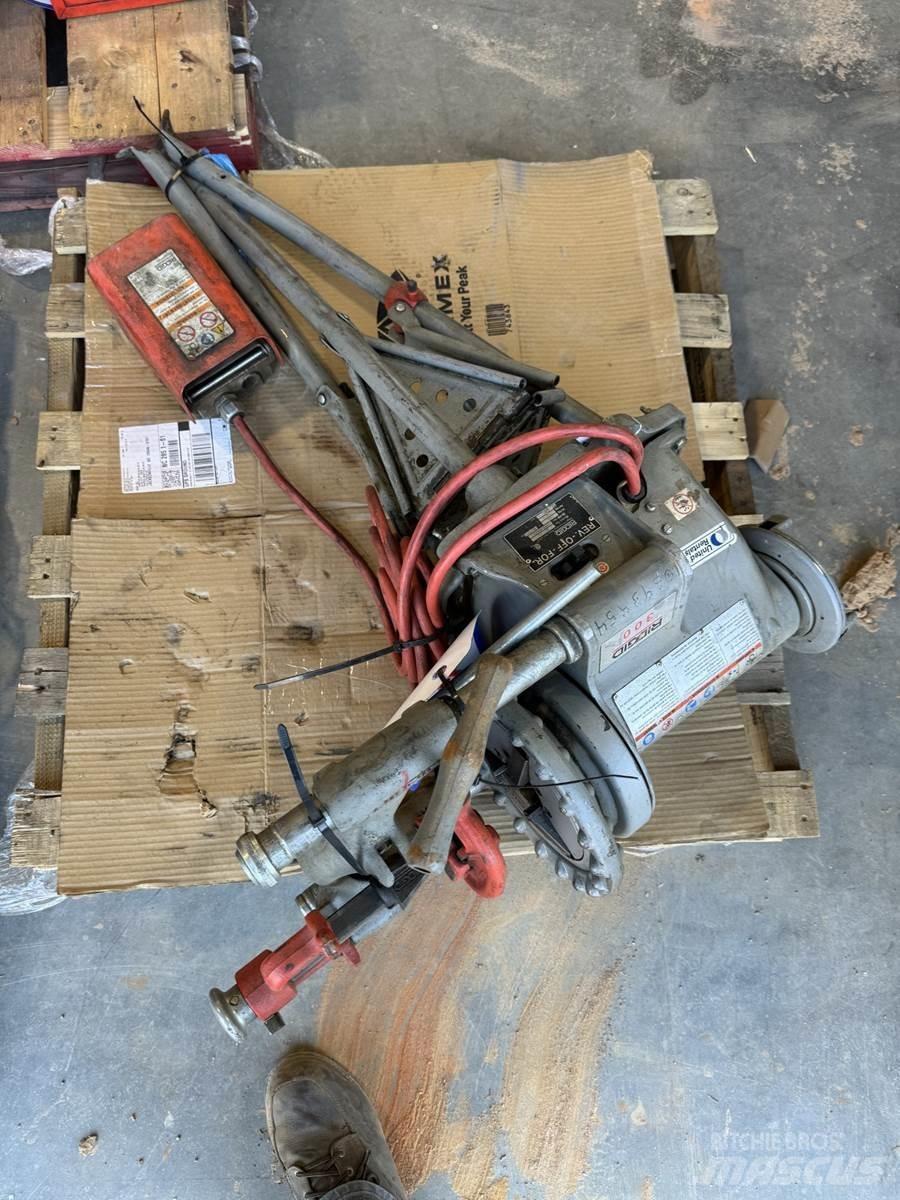  Ridgid 300 Pipe bending machines