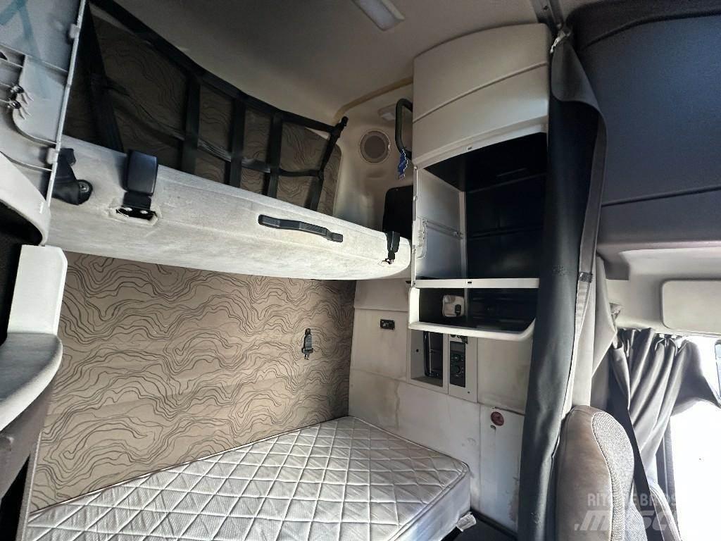 Volvo VNL Other components