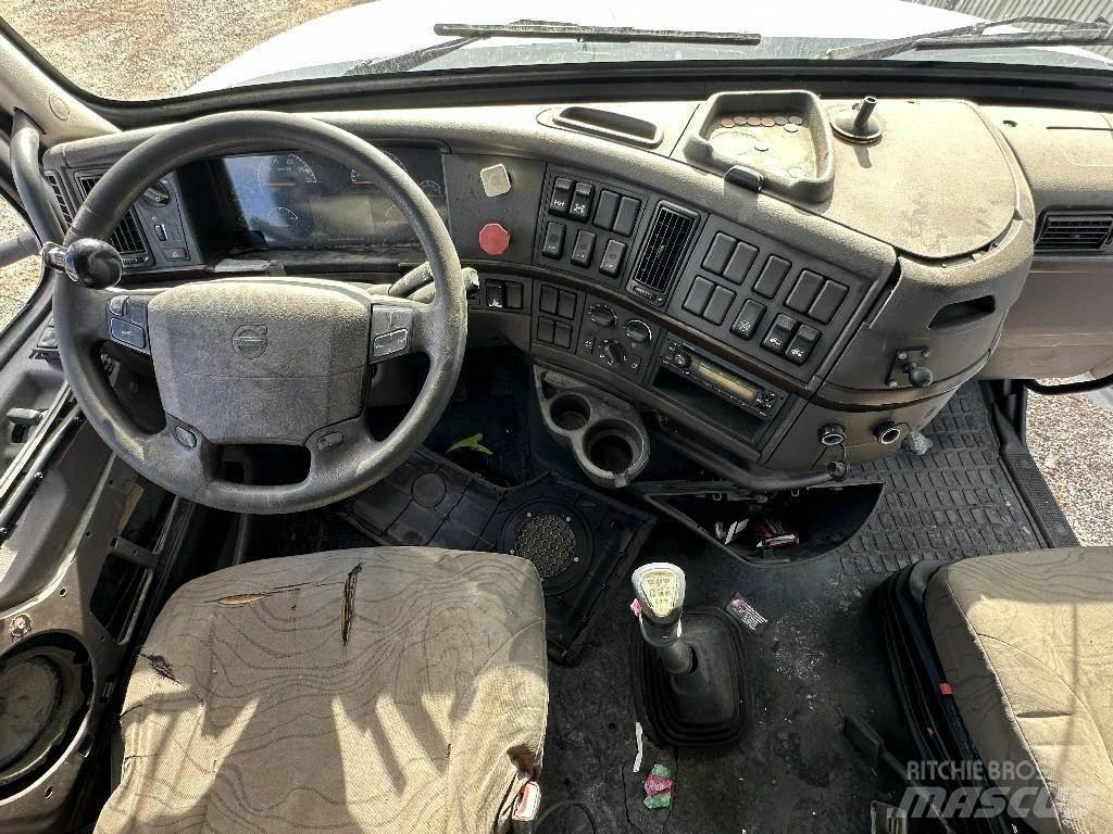 Volvo VNL Recovery vehicles