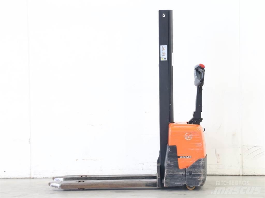 BT HWE100 Pedestrian stacker