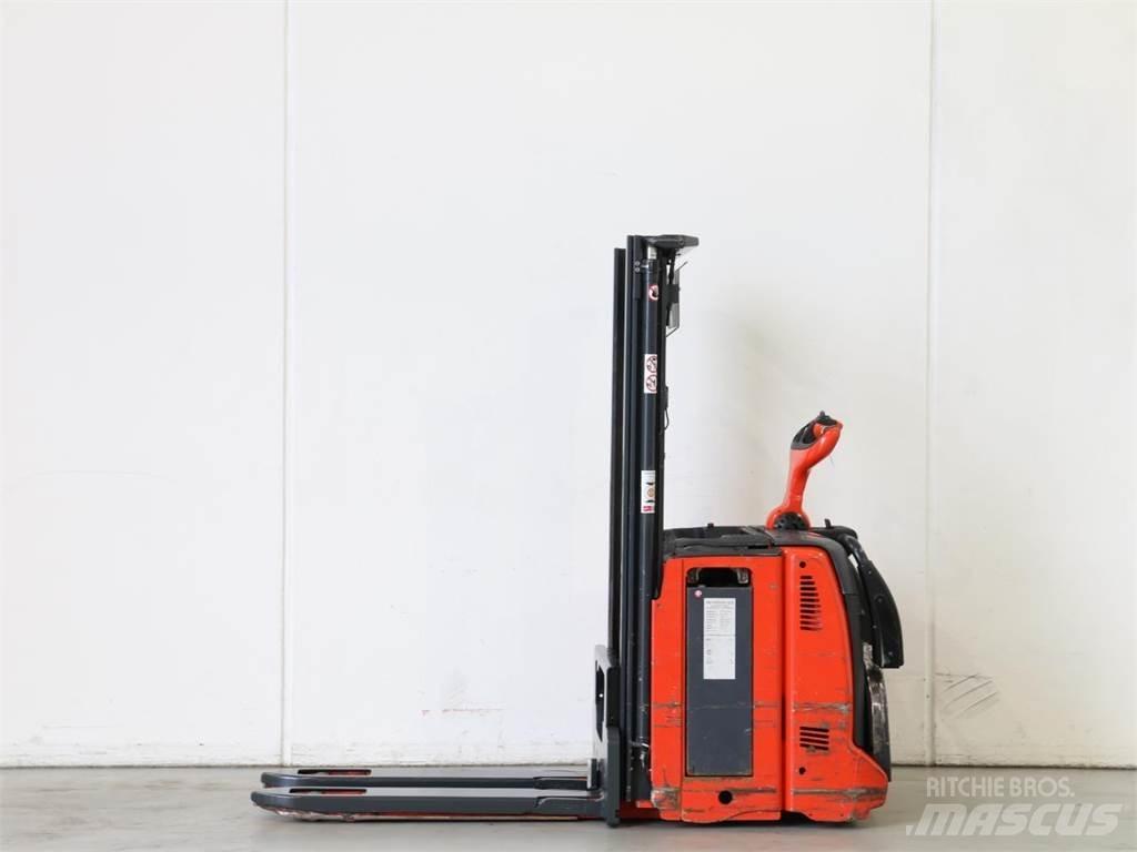 Linde D12AP/133 Pedestrian stacker