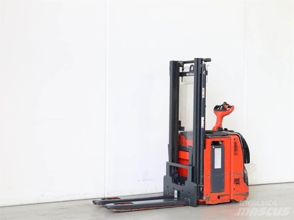 Linde D12AP/133 Pedestrian stacker