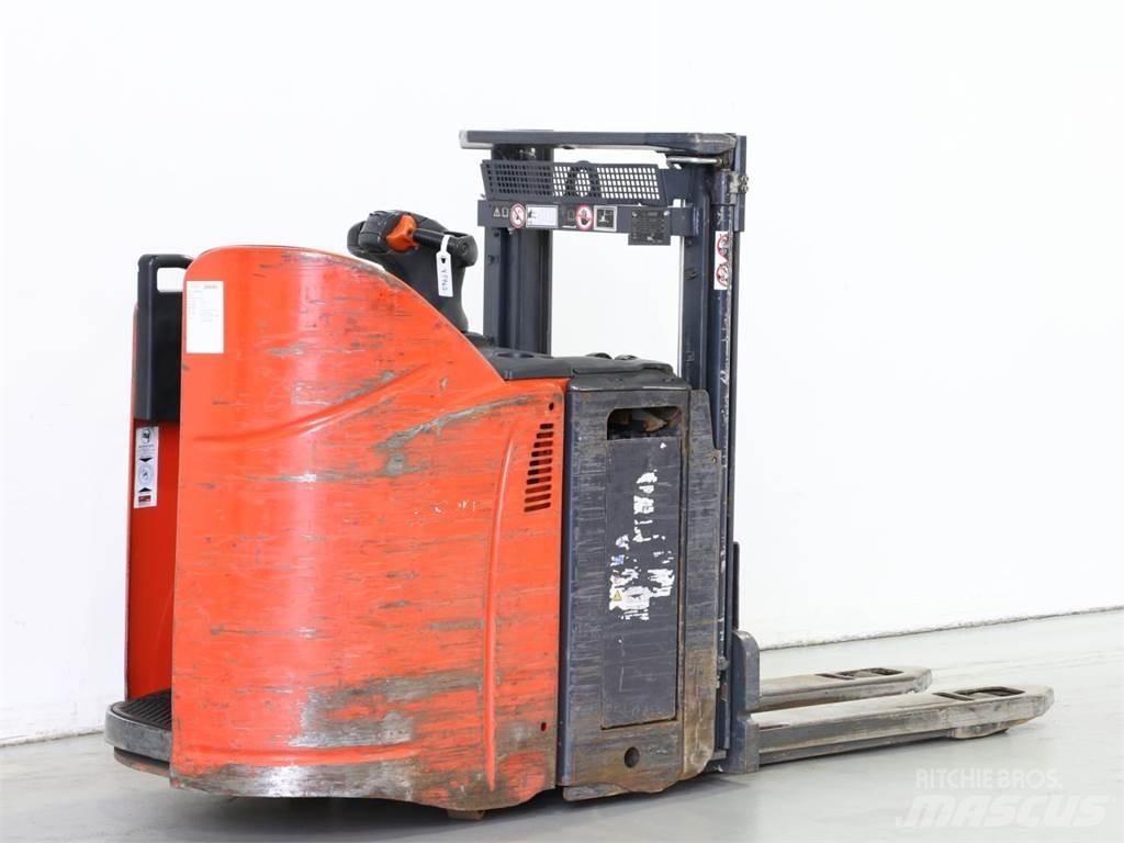 Linde D12HPSP/133 Pedestrian stacker