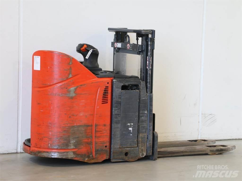 Linde D12HPSP/133 Pedestrian stacker