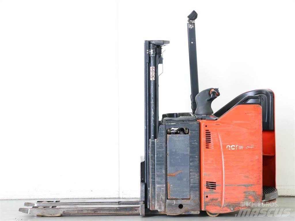 Linde D12SP/133 Pedestrian stacker