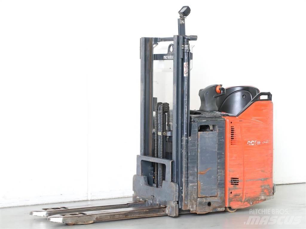 Linde D12SP/133 Pedestrian stacker