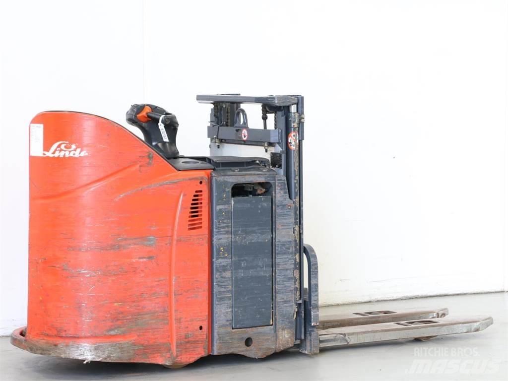 Linde L12SP/133 Pedestrian stacker