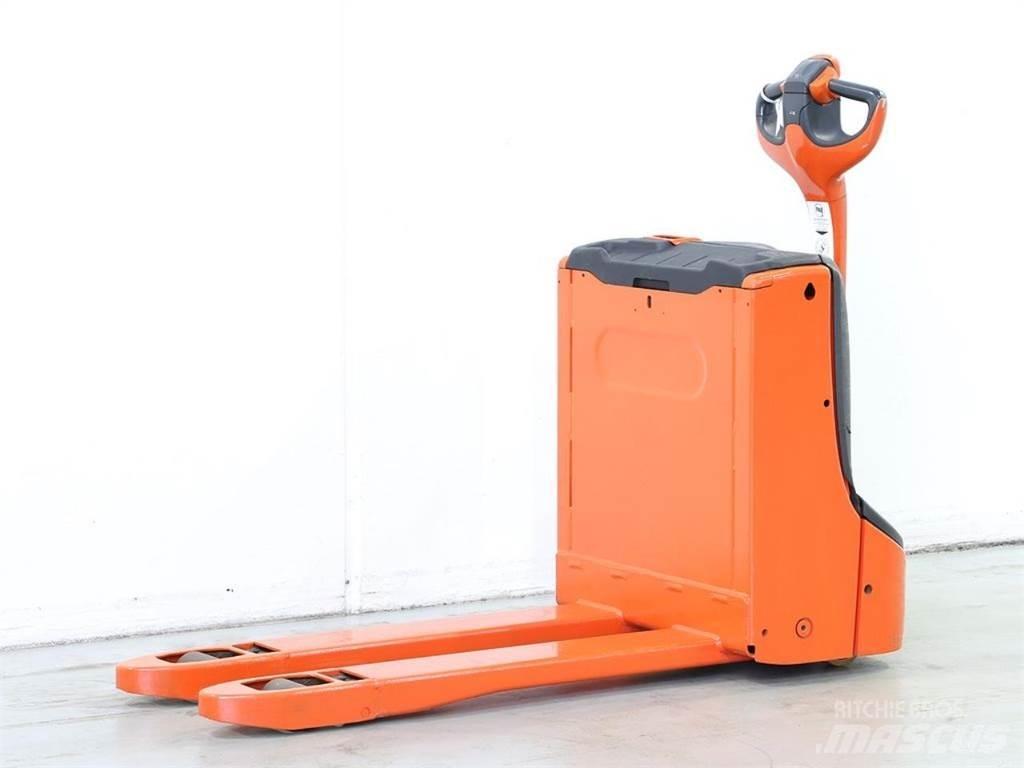 Linde T16/1152 Pedestrian stacker